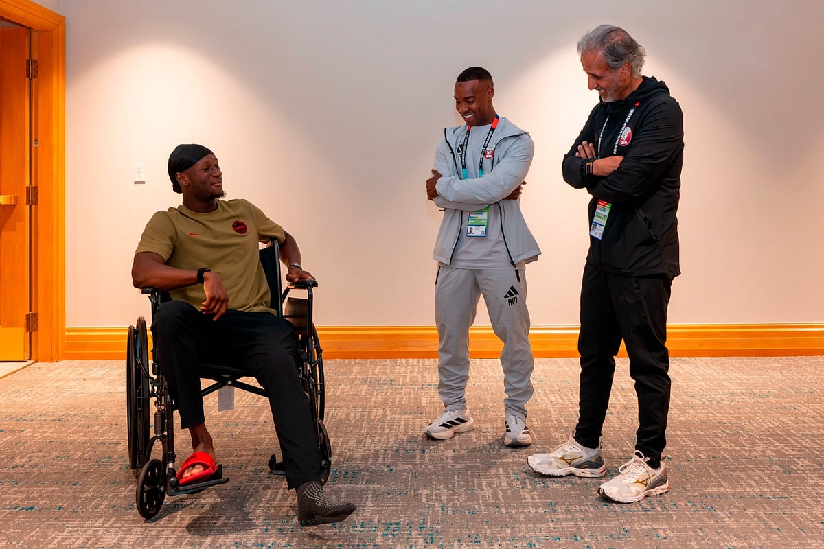 Qatar's Minister of Sports and Youth, Sheikh Hamad bin Khalifa Al Thani, and midfielder Asim Madibo visit injured Canada's Ismaël Koné in Vancouver