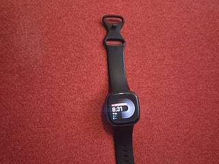 Fitbit Versa 4 still wins in 2026: A simple smartwatch