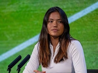 Stress fracture in leg forces Raducanu to withdraw from Wimbledon