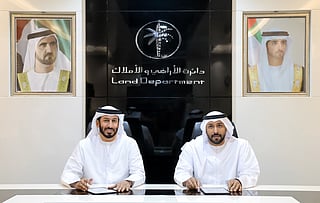 Judge Abdulqader Mousa Mohammed and Dr Essa bin Abdullah bin Manea Al Hammiri at the MoU signing ceremony in Dubai