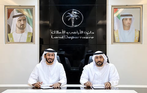 Judge Abdulqader Mousa Mohammed and Dr Essa bin Abdullah bin Manea Al Hammiri at the MoU signing ceremony in Dubai