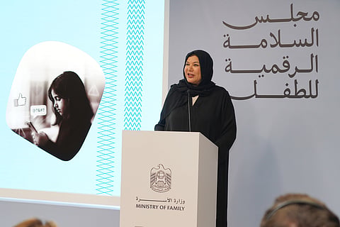 During a media briefing, Sana bint Mohammed Suhail, Minister of Family and Chairperson of the Child Digital Safety Council, reviewed the details of the Cabinet's decision on regulating children's access to social media platforms, along with the mechanisms for its implementation in cooperation with relevant authorities.
