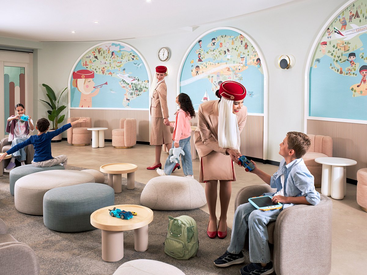 Emirates rechnet im Sommer mit 3.500 unbegleiteten Minderjährigen, die allein fliegen, da der Reisetrend nach Dubai ansteigt. Emirates rechnet im Sommer mit 3.500 unbegleiteten Minderjährigen, die allein fliegen, da der Reisetrend nach Dubai ansteigt.