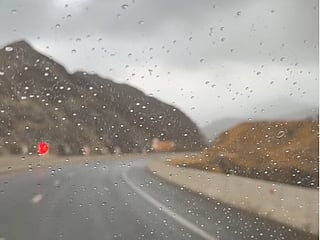 Light to occasionally moderate rain fell over areas near the Hajar Mountains, creating autumn-like scenes along the eastern coastline. 