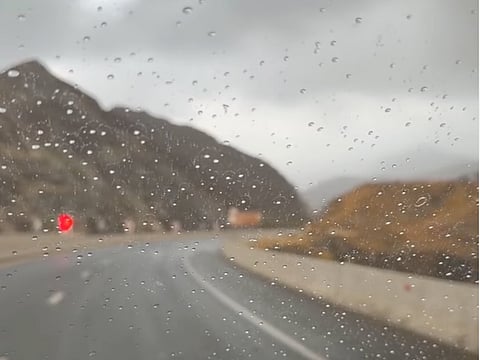 Light to occasionally moderate rain fell over areas near the Hajar Mountains, creating autumn-like scenes along the eastern coastline. 