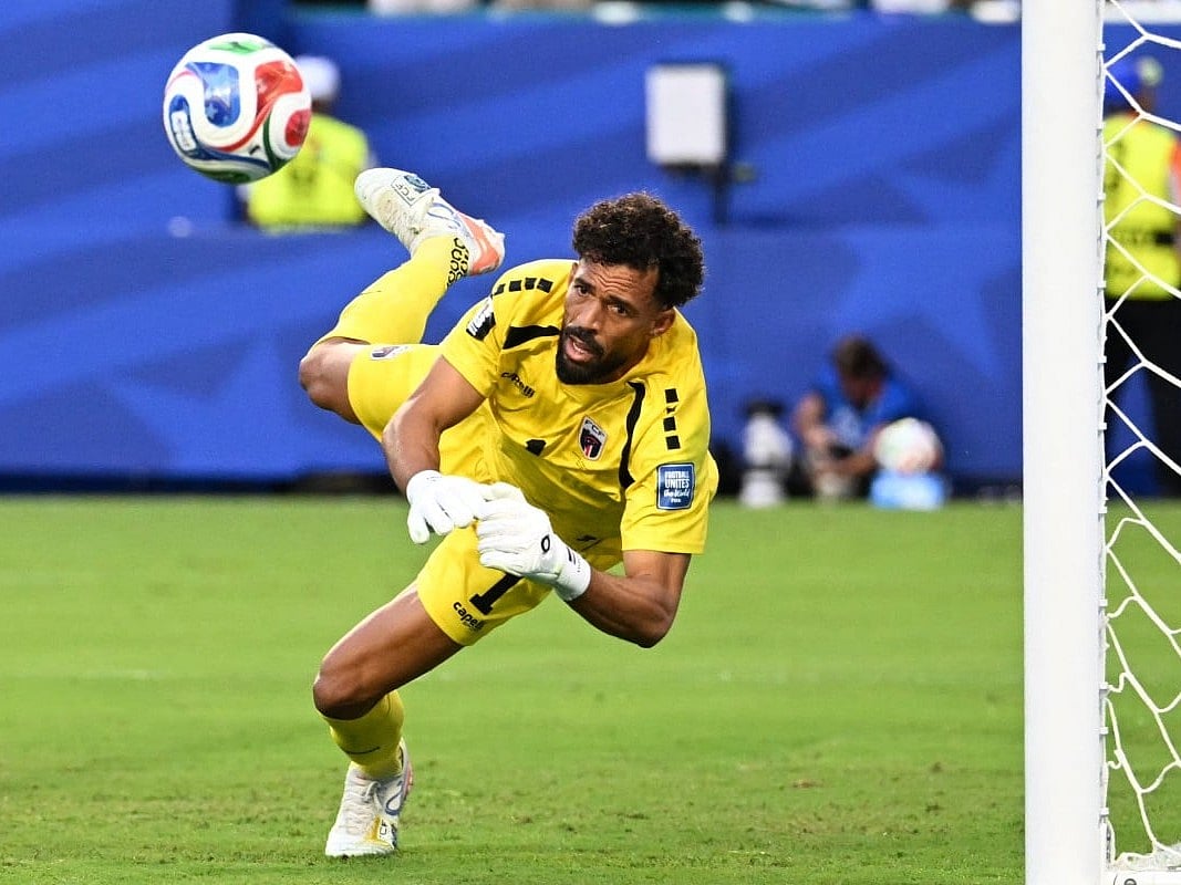 Cape Verde's goalkeeper  Vozinha eyes the ball as he dives during the 2026 World Cup round of 32 football match against Argentina at the Miami Stadium in Miami Gardens on July 3, 2026.