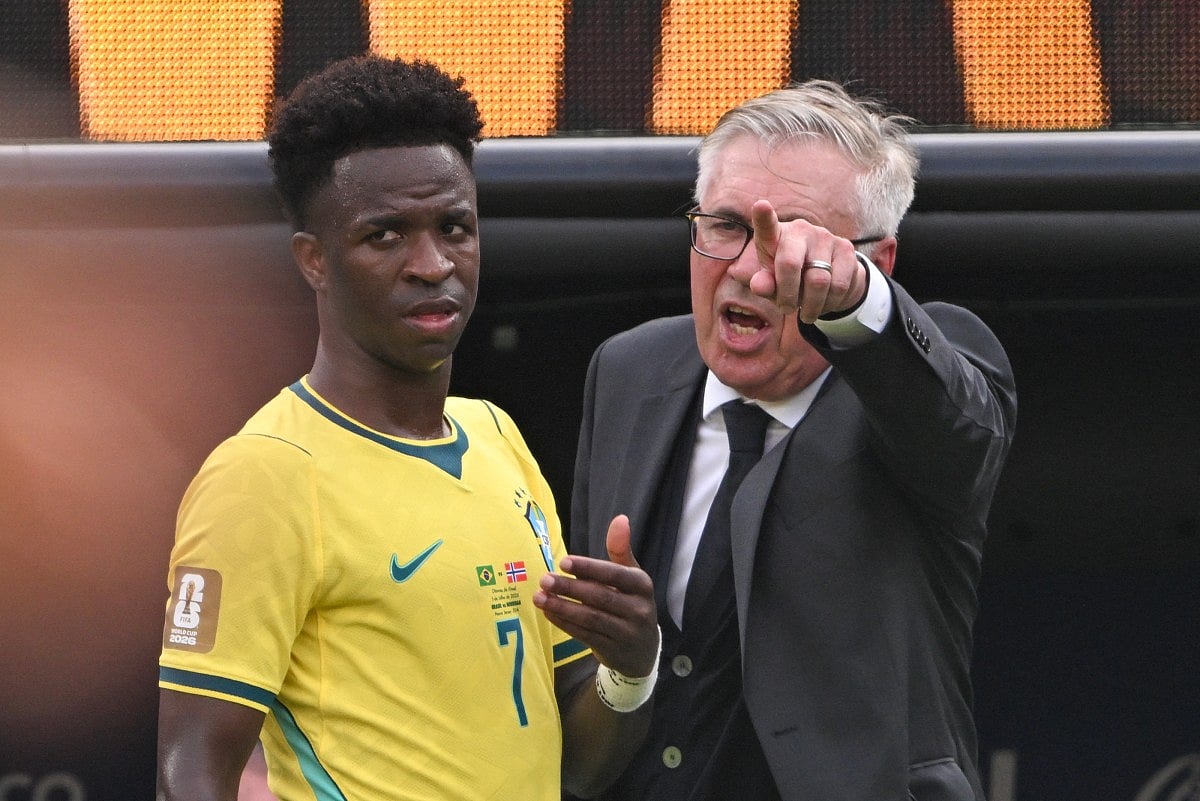 Brazil's Italian head coach Carlo Ancelotti speaks with Brazil's forward #07 Vinicius Junior during the 2026 World Cup round of 16 football match between Brazil and Norway at the New York/New Jersey Stadium in East Rutherford on July 5, 2026.