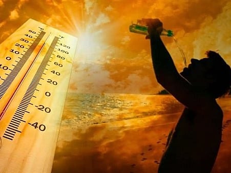 The weather is being influenced by a weak surface pressure system, accompanied by an extension of a weak upper-air low-pressure system. 