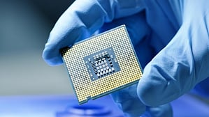 Apple unveils $30 billion broadcom pact to boost US chip production