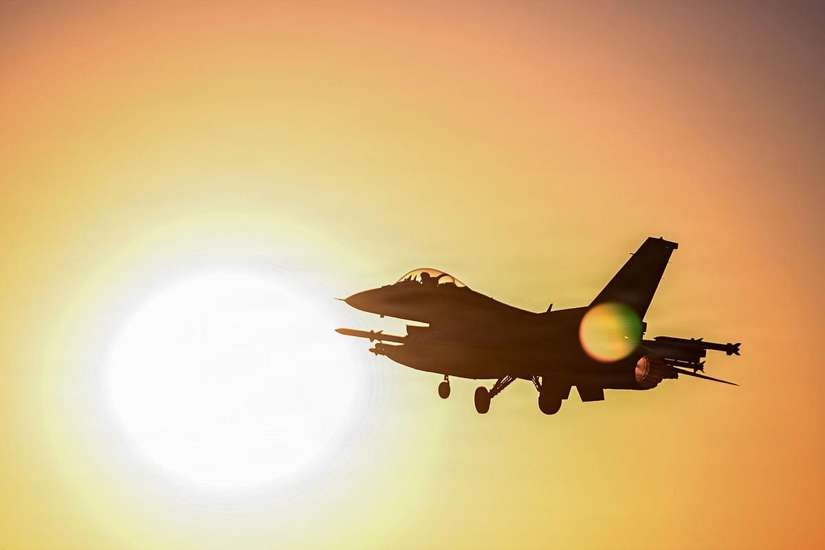 US Airstrikes Reported in Iran Amid Strait of Hormuz Tensions