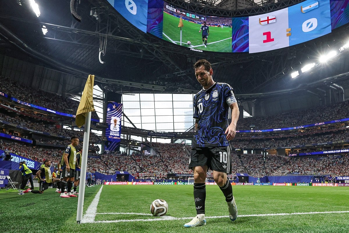 Argentina's forward #10 Lionel Messi 