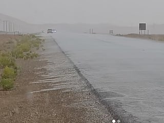 Showers were reported near Al Qua'a, south of Al Ain, while light drizzle was recorded in parts of Fujairah and Khorfakkan. 