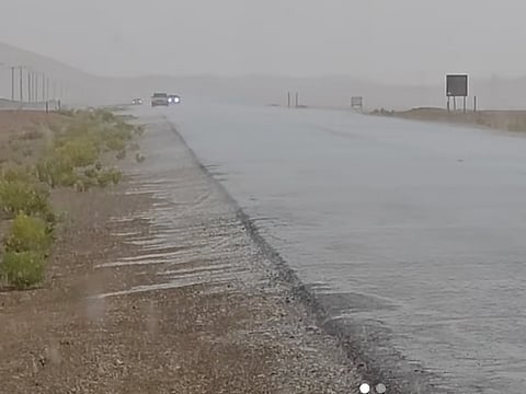 Showers were reported near Al Qua'a, south of Al Ain, while light drizzle was recorded in parts of Fujairah and Khorfakkan. 