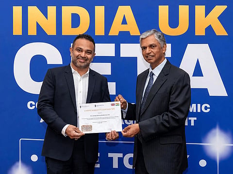 Periasamy Kumaran, High Commissioner of India to the United Kingdom, presents a commemorative certificate to Mohammed Ziad, Head of UK & Europe Operations at Malabar Gold & Diamonds, in recognition of the company becoming the first importer of jewellery under the India-UK Comprehensive Economic and Trade Agreement (CETA).