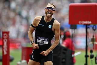 Britain's Josh Kerr celebrates after winning the men's one mile event during the IAAF Diamond League athletics competition at the London stadium in London on July 18, 2026.