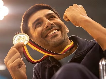 Kartik Aaryan has picked up his first National Film Award, taking Best Actor for his role in Chandu Champion, and he shared the emotional moment with fans. 