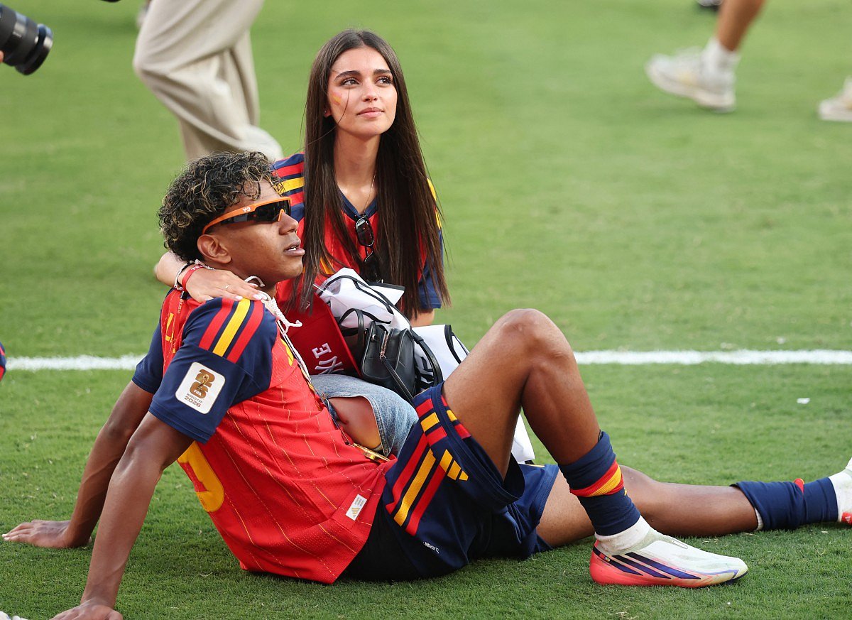 Lamine Yamal #19 of Spain celebrates with his girlfriend Ines Garcia after the team's victory following the FIFA World Cup 2026 Final match between Spain and Argentina at New York New Jersey Stadium on July 19, 2026 in East Rutherford, New Jersey.