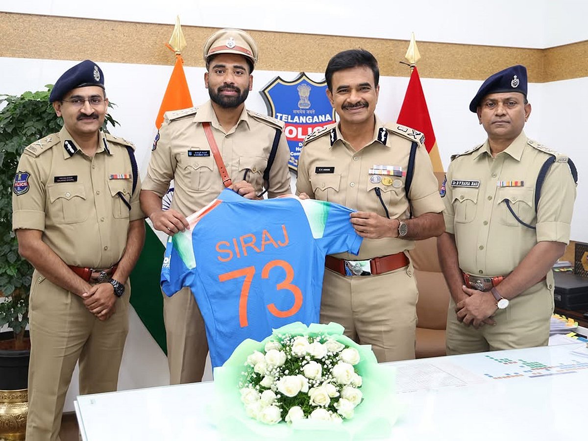 Indian fast bowler and DSP Mohammed Siraj (second left) meets Telangana Director General of Police (DGP) C.V. Anand (third from left) in Hyderabad.