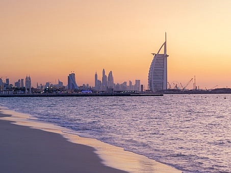 Coastal highs near 44°C, inland up to 49°C with slight to moderate seas