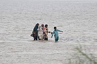 Pakistan monsoon floods force villagers to flee homes