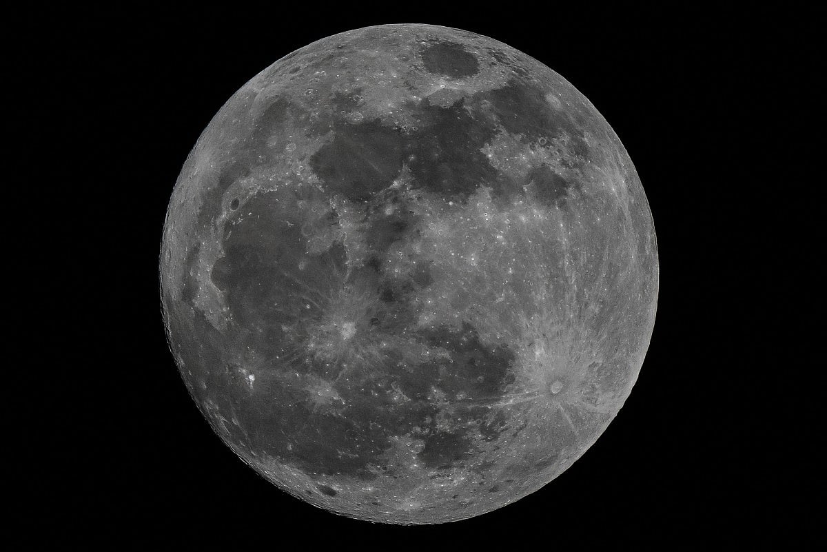 Discarded SpaceX Rocket on Collision Course with Moon