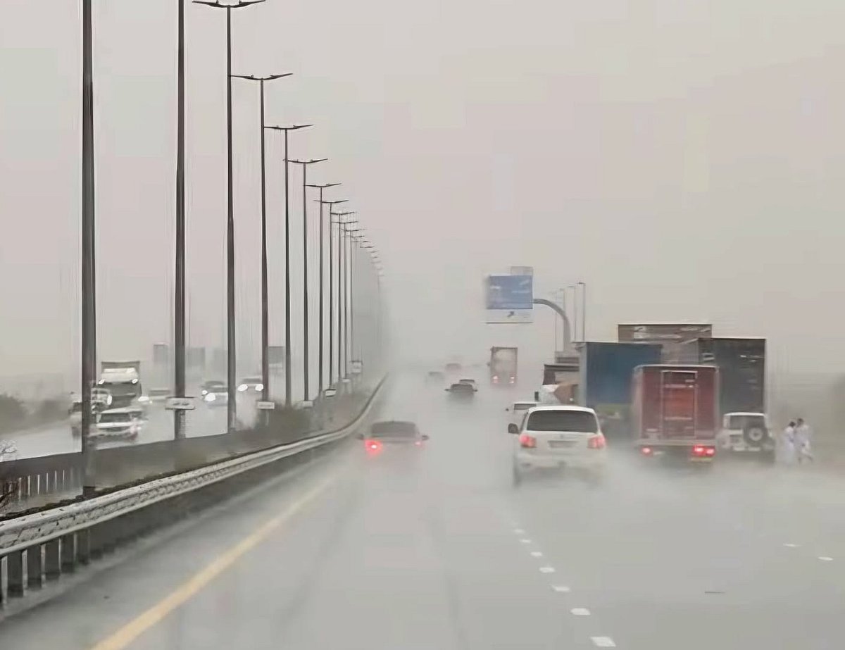 UAE Experiences Extreme Heat and Thunderstorms