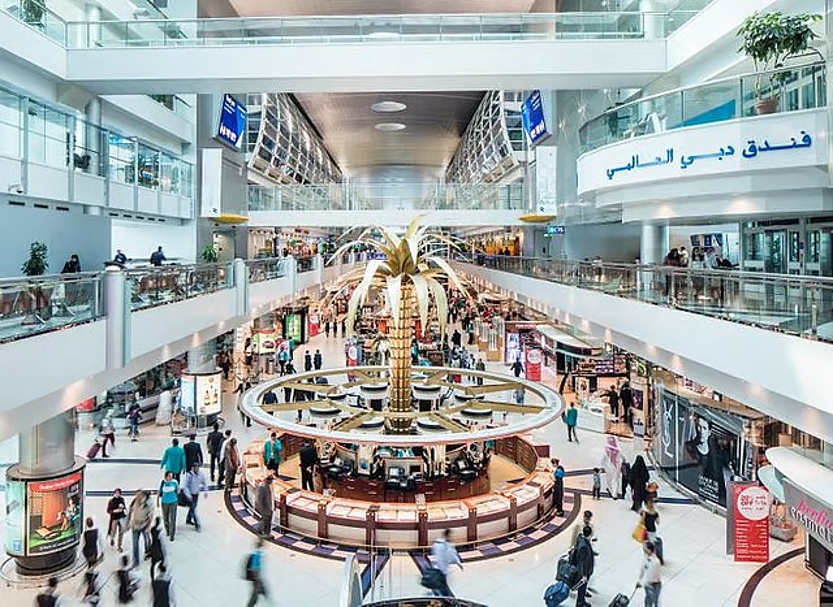 UAE Residents Advised on Travel, US-Iran Talks, and Flight Updates