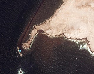 'CAROLINE BEZENGI' ran aground at Al Hallaniyat Islands in the Governorate of Dhofar.