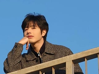 The actor disclosed the figure during a variety show appearance, explaining that much of his earnings over the years went toward settling a financial penalty tied to a contract dispute with his former talent agency. 