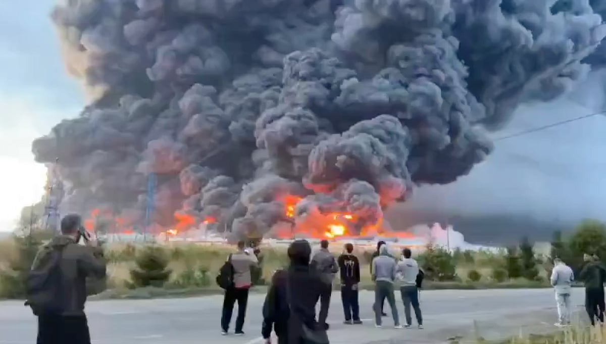 Russia says 822 Ukrainian drones had been intercepted in Moscow overnight, with over 200 intercepted near the capital. Photo shows alleged fires at a Wildberries warehouse in Podolsk. Casualties were reported both in the Moscow and Rostov regions.