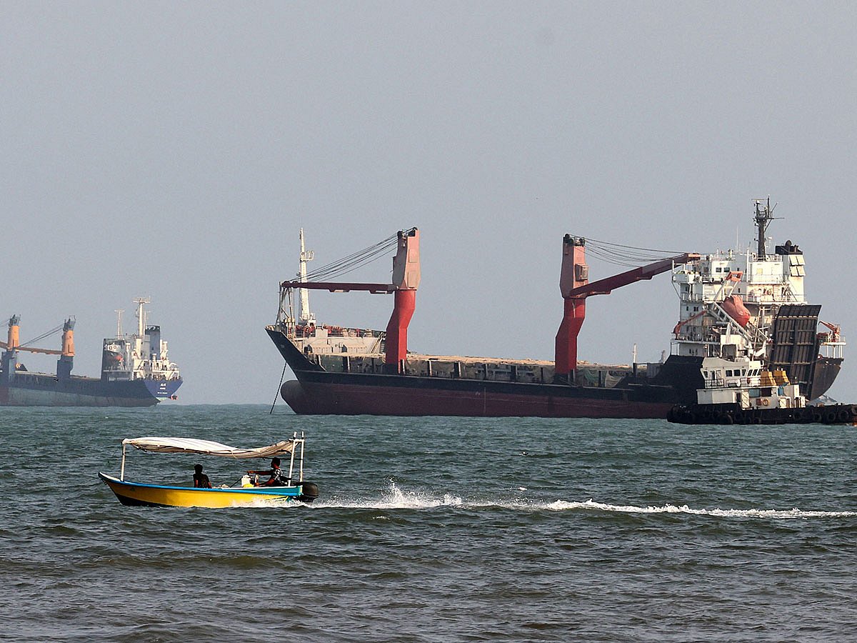 US-Iran war latest: Hormuz tensions, Trump comments and UAE flight updates
