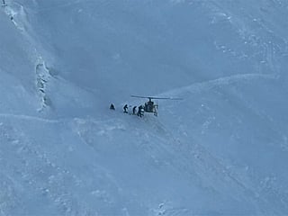 Pilots evacuate the patient from steep mountain slope with no space to land.
