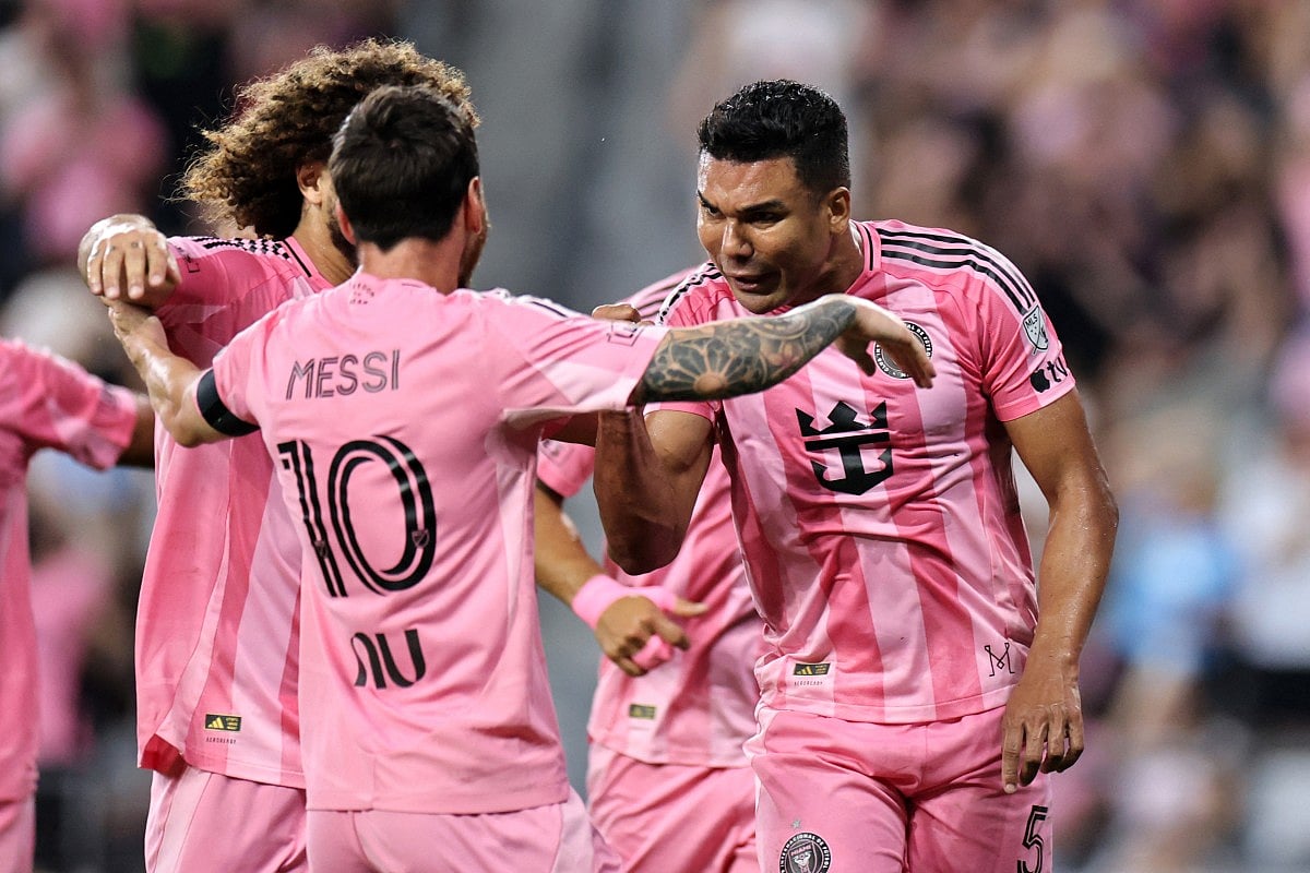 Casemiro and Messi celebrating together 