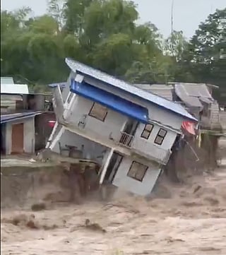 Video taken by a citizen journalist shows a two-storey getting swept away by raging floodwaters in Pampanga province, north of Manila. At 11.30am on August 31, the San Simon Interchange and Tulaoc northbound lanes of North Luzon Expressway were reportedly "impassable" to Class 1 vehicles due to rising floodwaters on Pampanga River, local media reported. Motorists were advised to take alternate routes.
