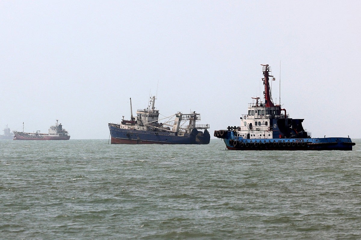 Iran attacks Kuwait as US moves record oil convoy through Hormuz and UAE flights face disruption.