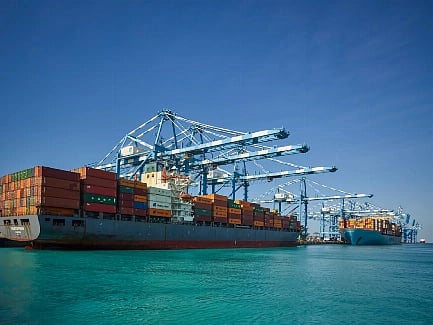 Abu Dhabi’s non-oil foreign trade reaches Dh230.6 billion in H1, up 17.9%