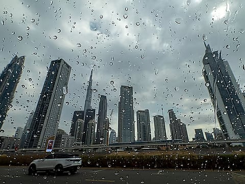 Showers, rough seas, blowing dust and rising humidity forecast until Monday, with temperatures peaking at 46°C in some inland regions.