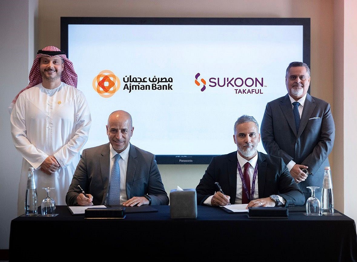 Mustafa al Khalfawi and Ahmed bin Shanab during the MoU singing ceremony.