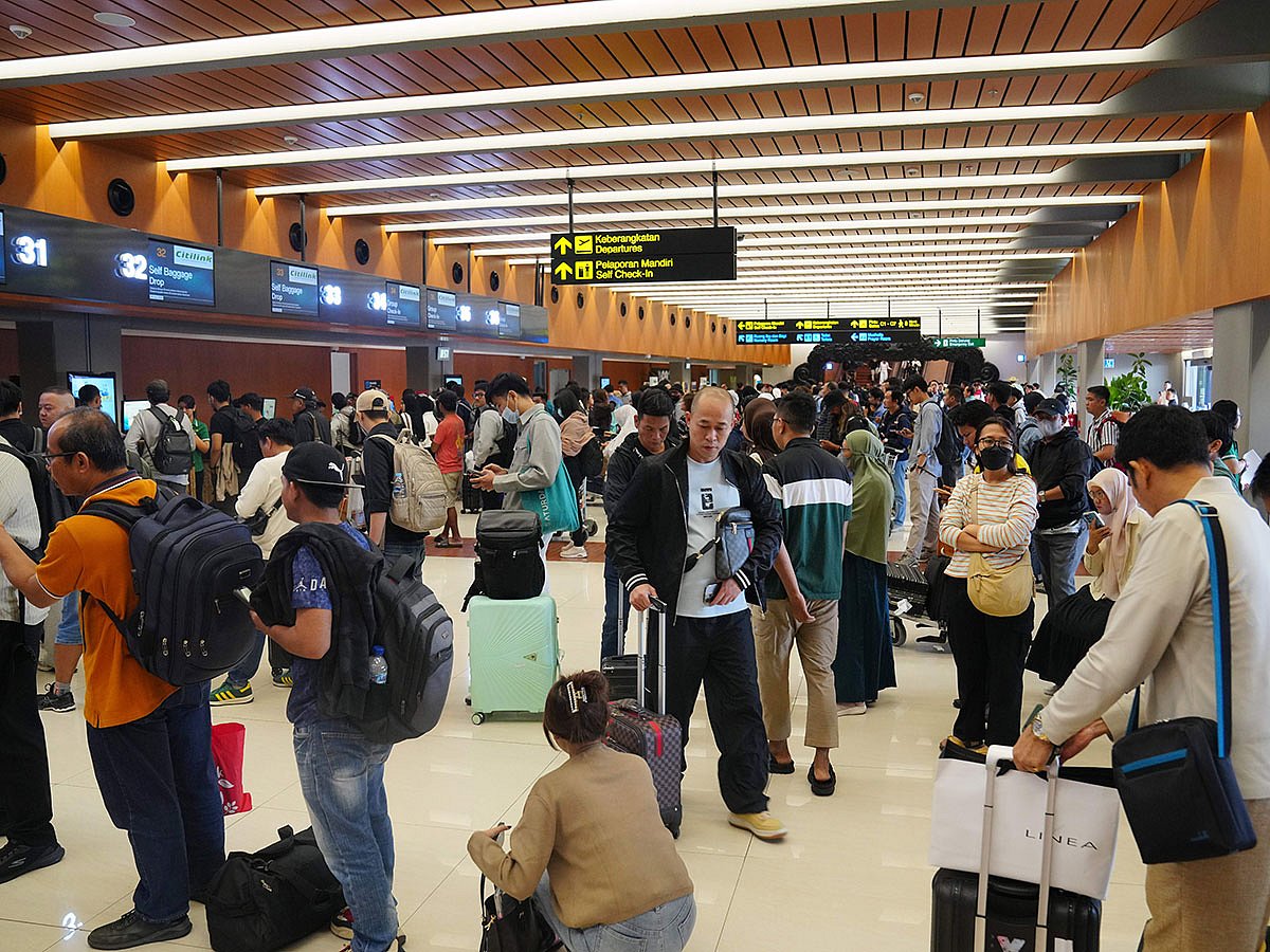 Indonesia halted operations at its main international airport outside Jakarta on Sunday after ash spewed from the Anak Krakatoa volcano more than 150 kilometres away, impacting thousands of passengers.