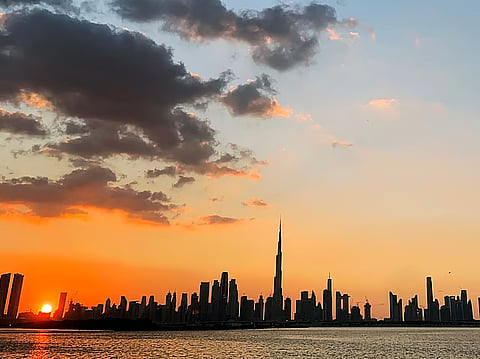 Temperatures up to 45°C on Monday, with clouds building over eastern and southern regions, stronger winds and rising humidity expected.
