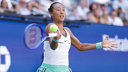 With another sensational comeback, qualifier Zheng Qinwen ousts No. 8 seed Iga Swiatek and reaches the quarterfinals of the US Open in New York on Monday. Photo credit: USTA