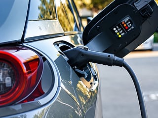 Under the approved rates, charging stations with a capacity of up to 90 kilowatts will charge 50 baisa per kWh. The tariff will rise to 90 baisa per kWh for chargers with capacities ranging from 91kW to 180kW, while chargers with a capacity of 181kW or more will charge 120 baisa per kWh.