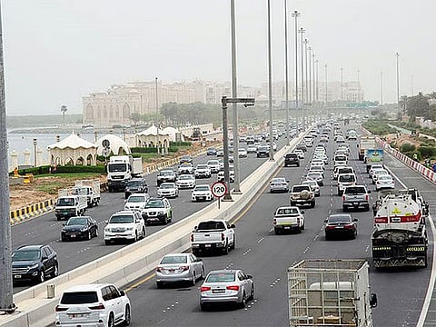 Motorists heading towards central Abu Dhabi can check live traffic conditions before setting out and consider alternative routes where possible.