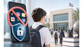 School administrations have informed parents of Grade 6 students in both the general and advanced tracks that laptops will not be allowed at school from tomorrow.