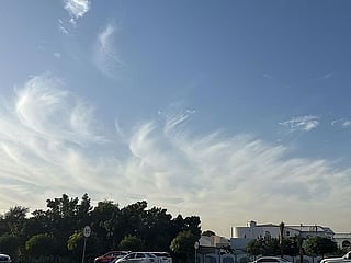 Fair to partly cloudy skies, highs near 45°C, light to moderate winds, and overnight humidity raising fog risk on coasts.