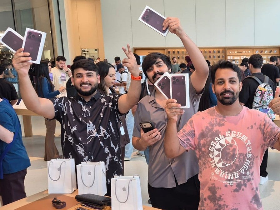 Burgundy iPhone 18 Pro Max during UAE launch