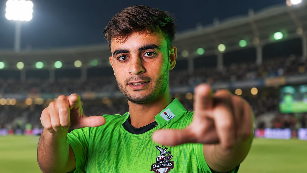Mohammad Farooq’s 14 sixes rewrite Pakistan’s first-class record books