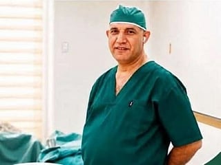 Surgeon dies 15 days after collapsing during surgery