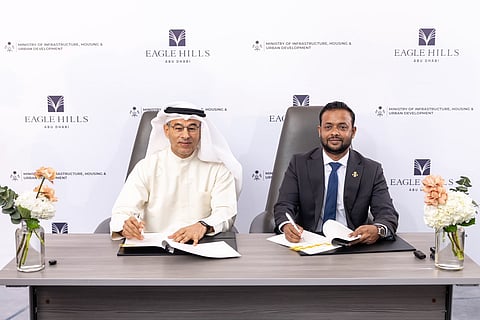 H.E. Dr. Abdulla Muththalib, Minister of Infrastructure, Housing and Urban Development, Maldives with Eagle Hills Chairman, Mohamed Alabbar