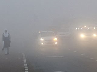 Fog and mist expected in coastal areas, with convective clouds forming in the east as temperatures soar to 42°C this week.